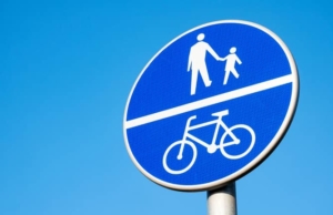 Walking vs Cycling – The Pros and Cons Walking vs cycling