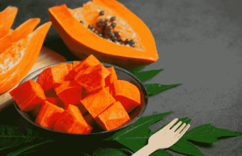 8 Benefits Of Papaya For Your Skin + The Right Ways To Use Benefits Of Papaya